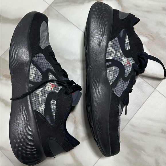 DN2647-060
Brand New 
Size US11,5 - Picture 7 of 8